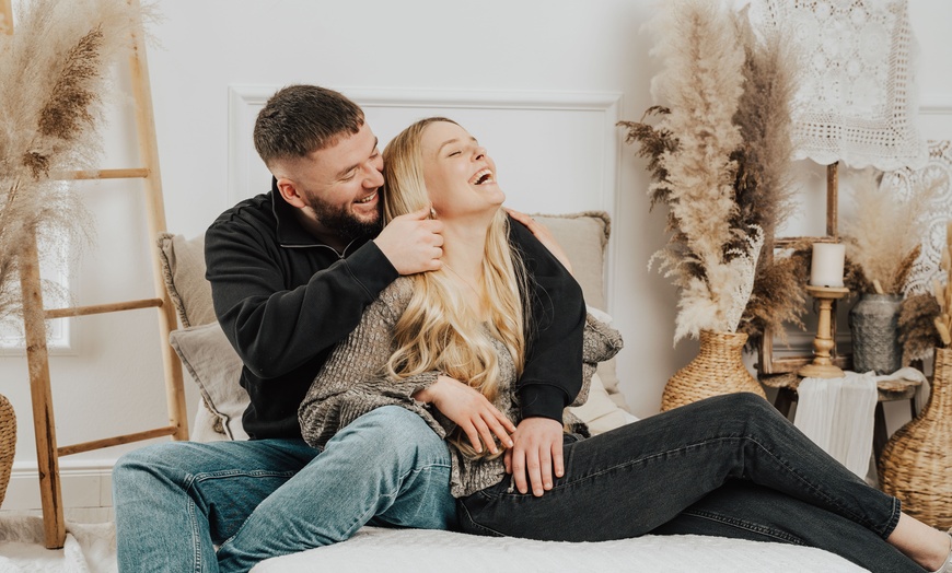 Image 8: Paar-Fotoshooting inkl. 1-5 Bildern und Online-Galerie bei Studioart Media (bis zu 90% sparen)