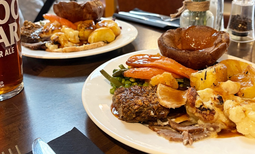 Image 5: Indulge in a Carvery For 2 or 4 with Dessert 