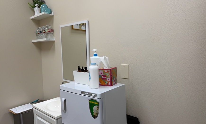 Image 5: Customized Swedish Massages for Deep Relaxation & Stress Relief