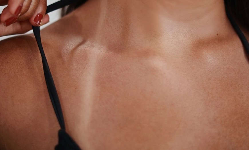 Image 3: Get Sun-Kissed Tan with One Customized Mobile Airbrush Tan