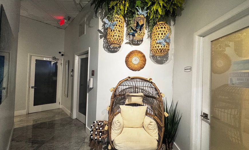 Image 3: Relax with a Massage & Facial Package including a Complimentary Drink! 