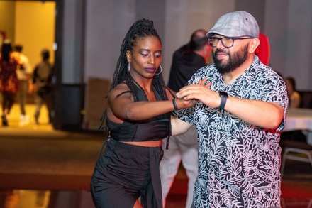 Absolute Beginner Salsa & Bachata group lessons (For 1 Person) 4 weeks cycle (8 classes) - Latin Dance in Toledo