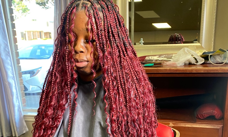 Image 1: Achieve Elegance With Small, Medium, or Large Knotless Braids 