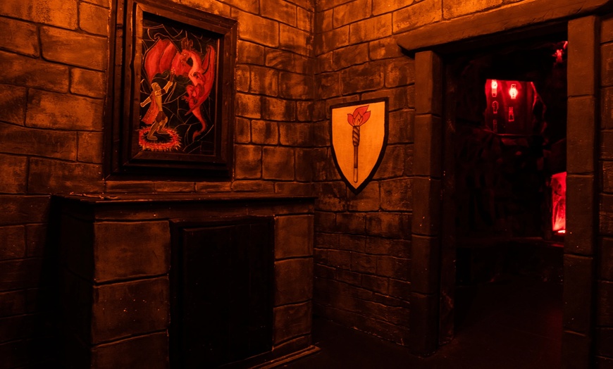 Image 3: VAONS Escape Room „Die Rüstung Gottes“ für 2 - 6 Personen