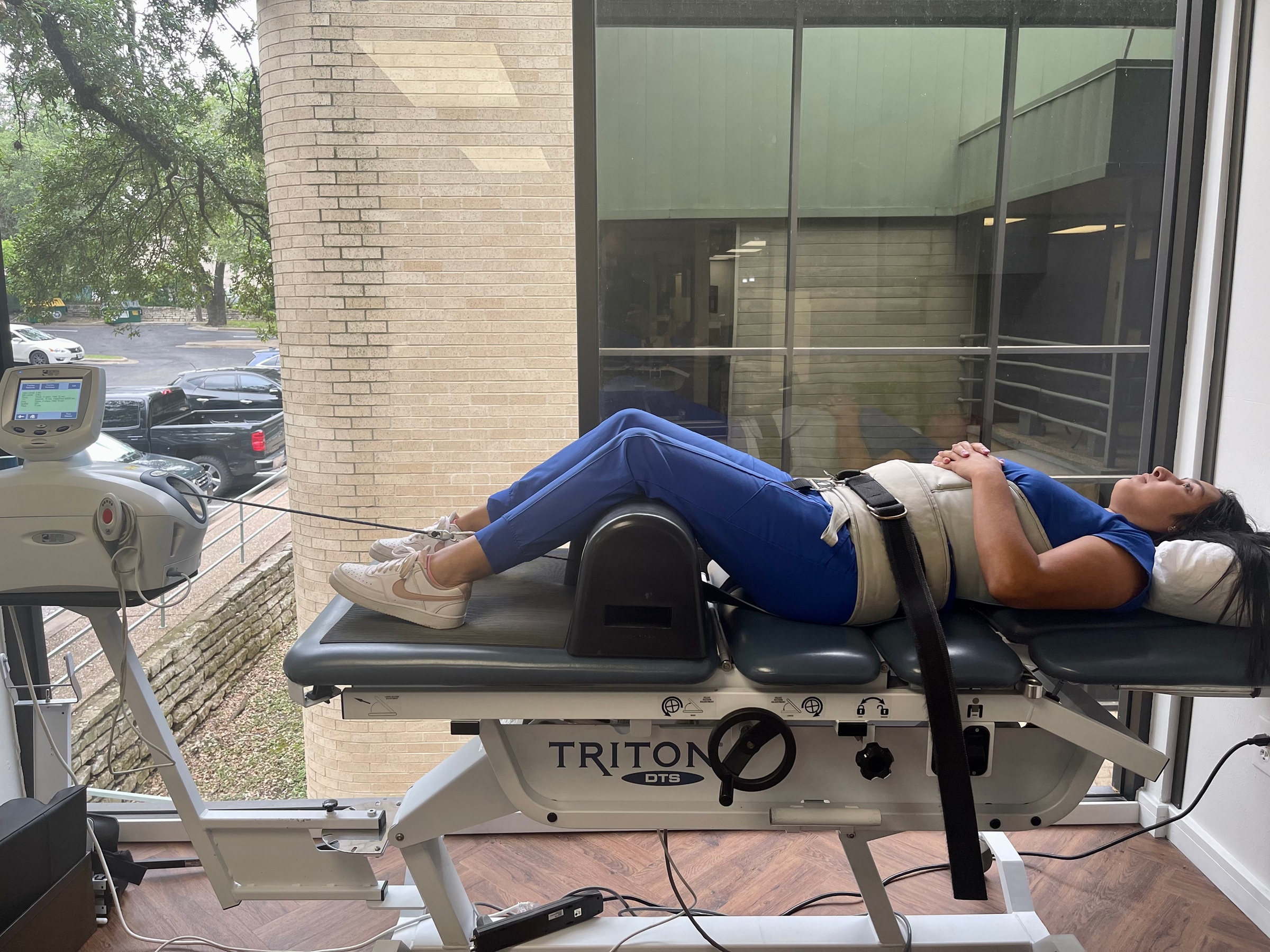 Spinal decompression session with consultation for back relief