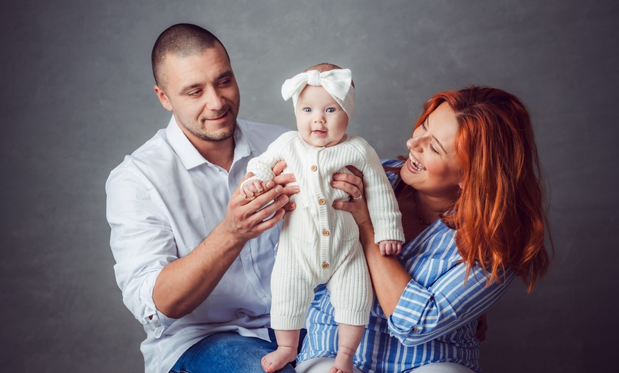 Image 5: 60-Min Family Photoshoot with a Keepsake 10” x 8” Print