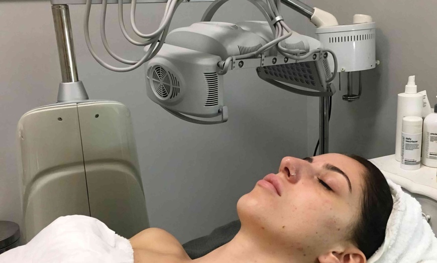 Image 2: Deluxe Facial + Optional Spa Manicure or Pedicure or Tension Massage