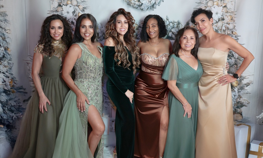 Image 2: Picture-Perfect Moments: 30–60 Min In-Studio Photo Sessions