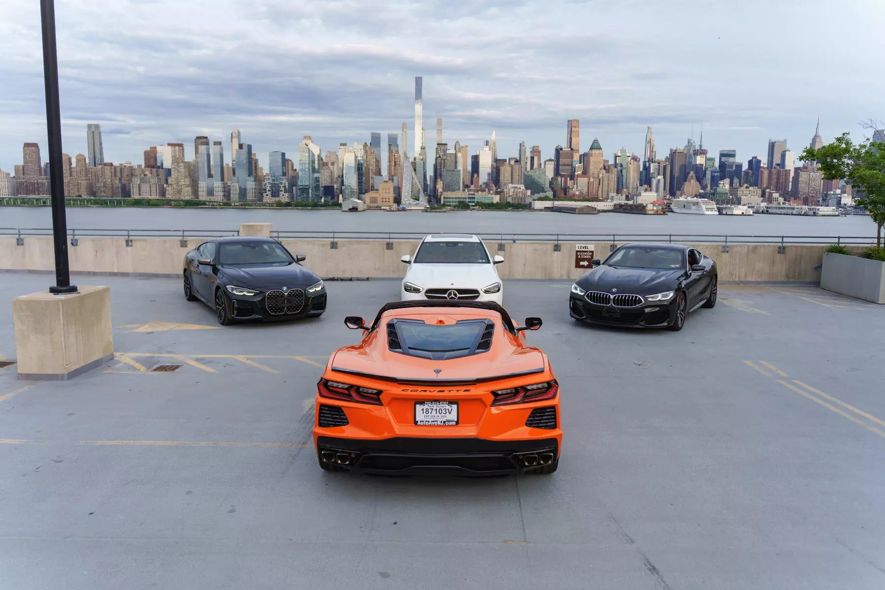 60- or 90-Min or 2-Hour Luxury Wedding Photoshoot Vehicle Experience