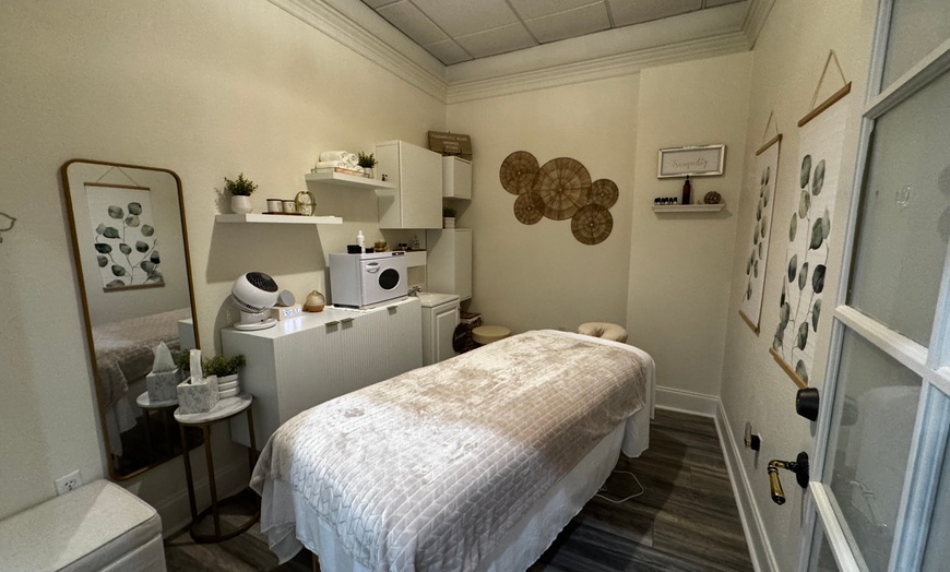 Image 3: Indulge in Customized 60 or 90-Minute Massages for Relaxation