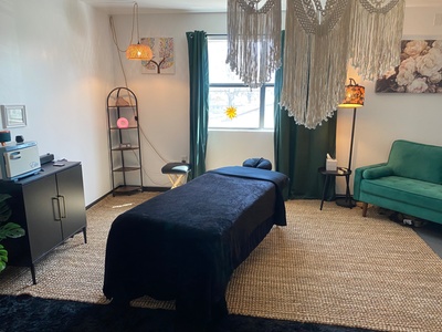 90-Minute Hot Stone Massage with Aromatherapy - Fon Massage & Wellness