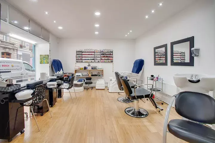 Lissage brésilien à la kératine avec Blow Me Beauty à Paris