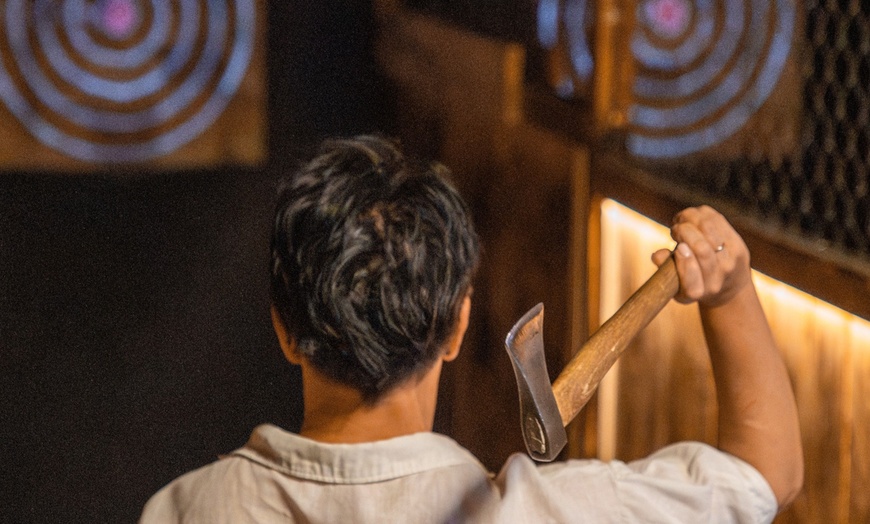 Image 3: Do 20% zniżki na  w Wiking Club - Axe Throwing Wrocław