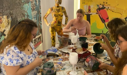 Para 1 persona: taller Wine & Collage de 2 horas - DGD Debbie Gerard Design And Gallery