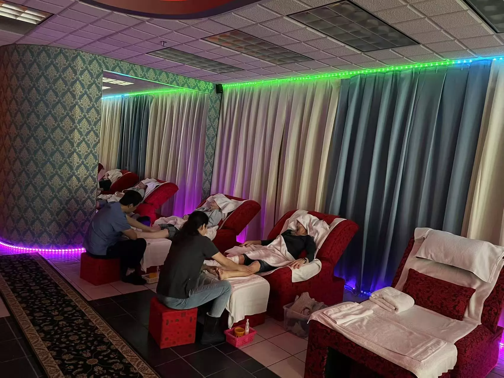 Relaxing Couples' Massage for Anniversaries and Birthdays