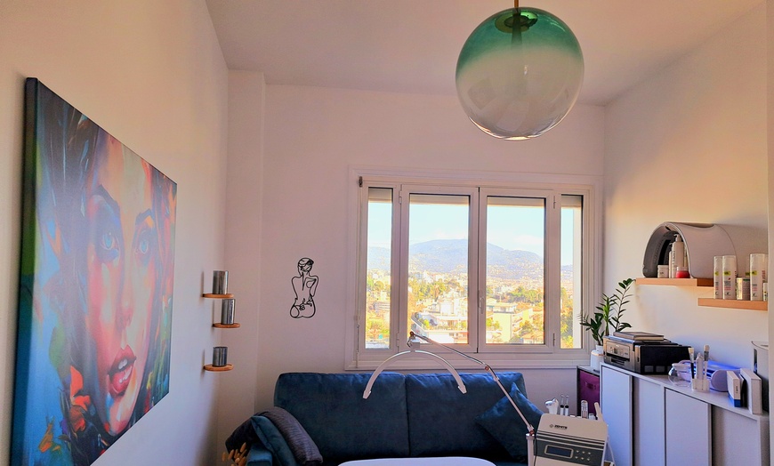 Image 2: Modelage détoxifiant ou massage méthode Vodder et luminothérapie