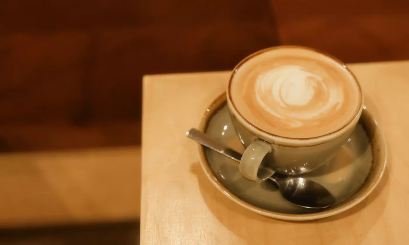 Wejście dla dzieci do drewnianej bawialni