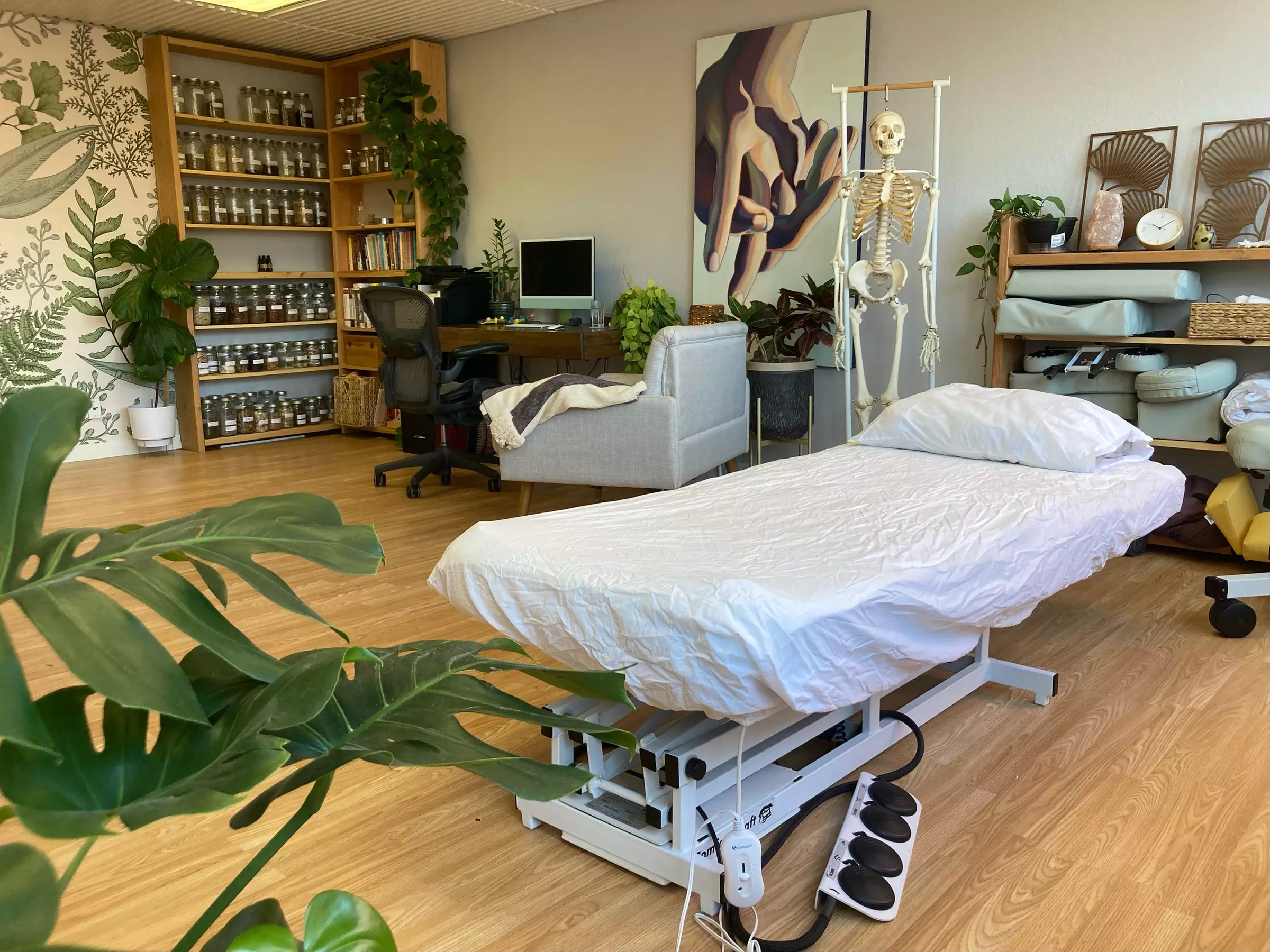 Experience Healing with Somatic Experiencing & Rolfing Therapy