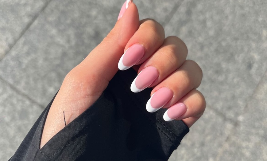 Image 1: Séance de beauté des ongles et vernis semi-permanent à Paris