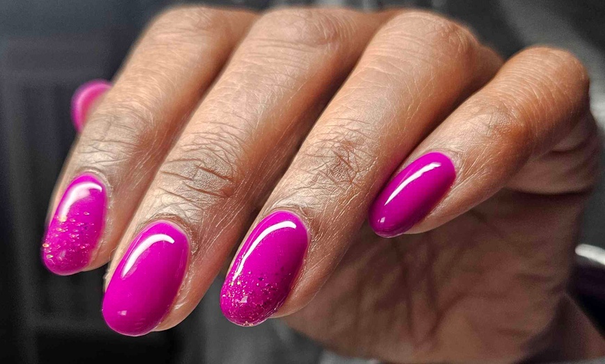 Image 3: Mains et pieds sublimés avec vernis semi-permanent à Abrac Amanda

