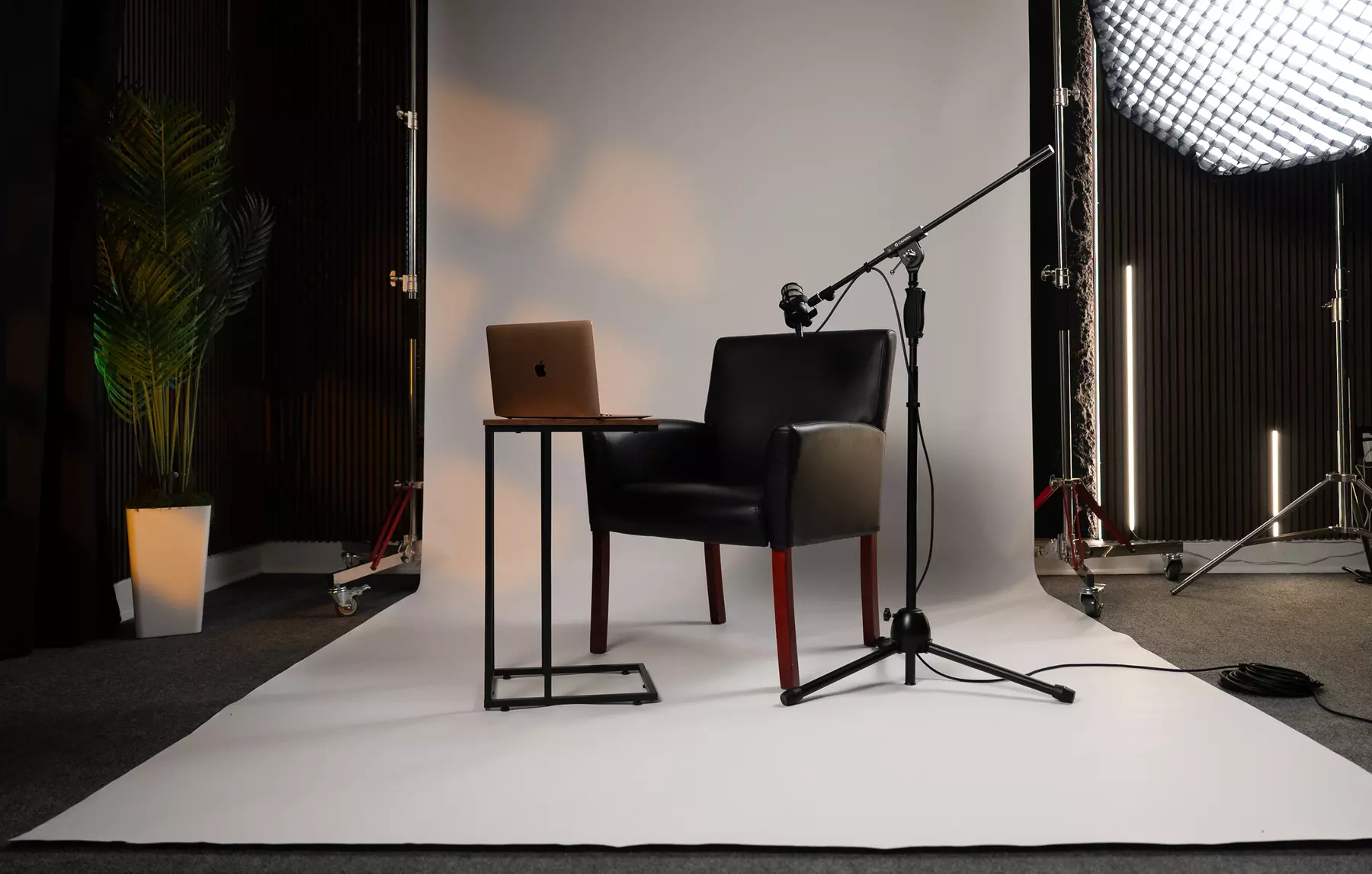 Capture Moments with 30, 60 or 90 Minute In-Studio Photography Session with Photo Package ( Up to 50% Off )