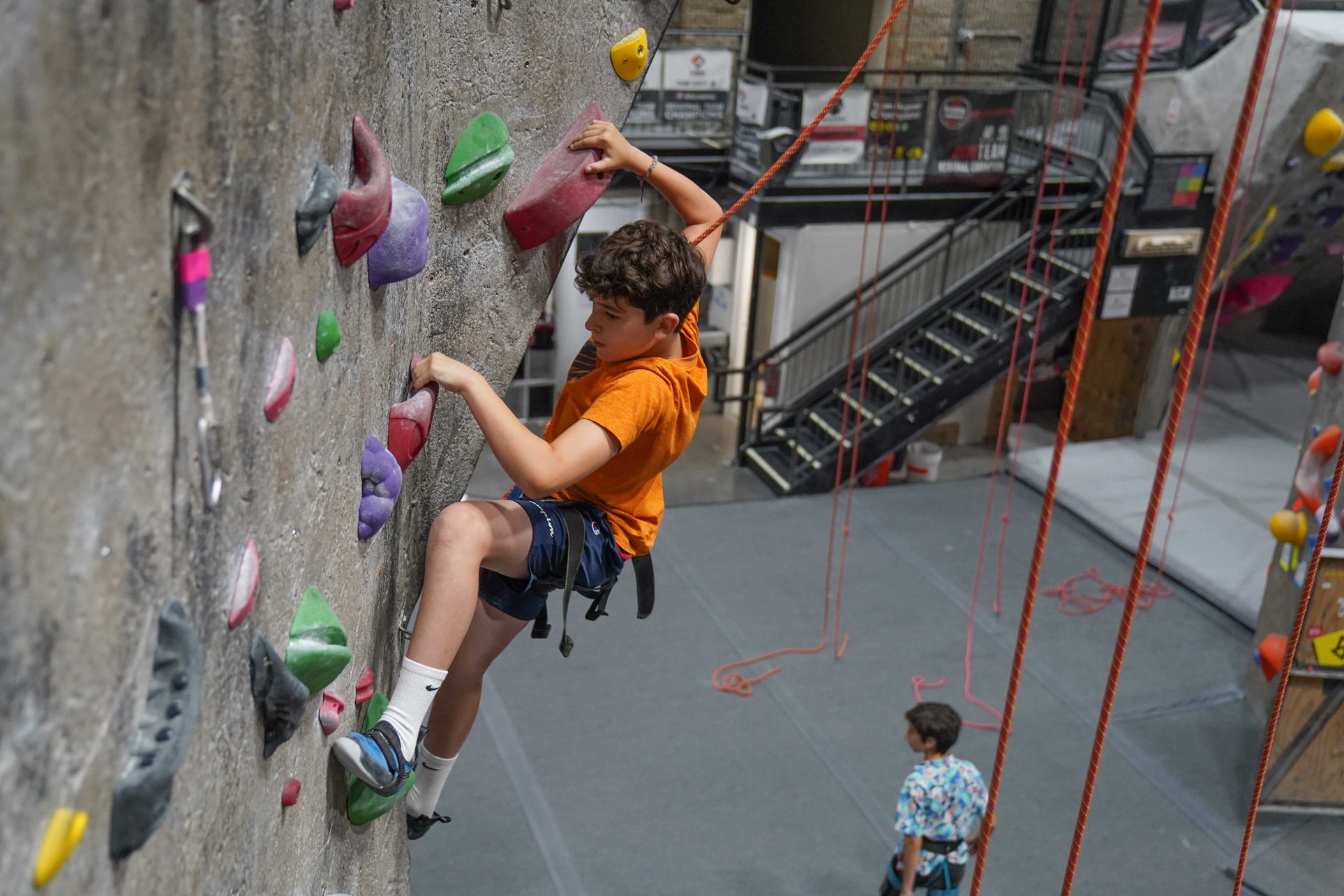 One-Hour: Indoor Climbing for Friends & Families for Up To 2/5 People