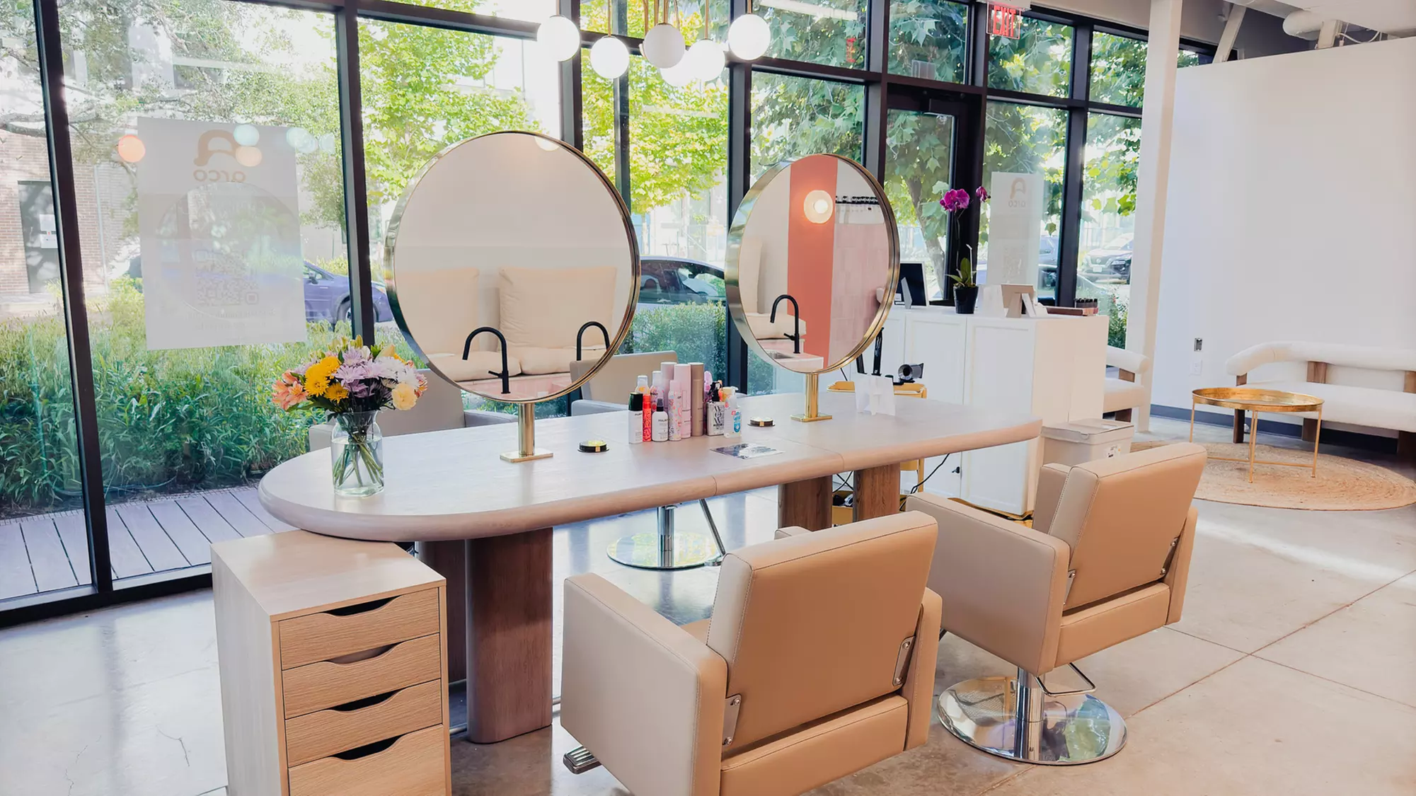 Up to 30% Off on Salon - Blow Dry / Blow Out at Arco Blow Dry & Nail Bar - Second Medium