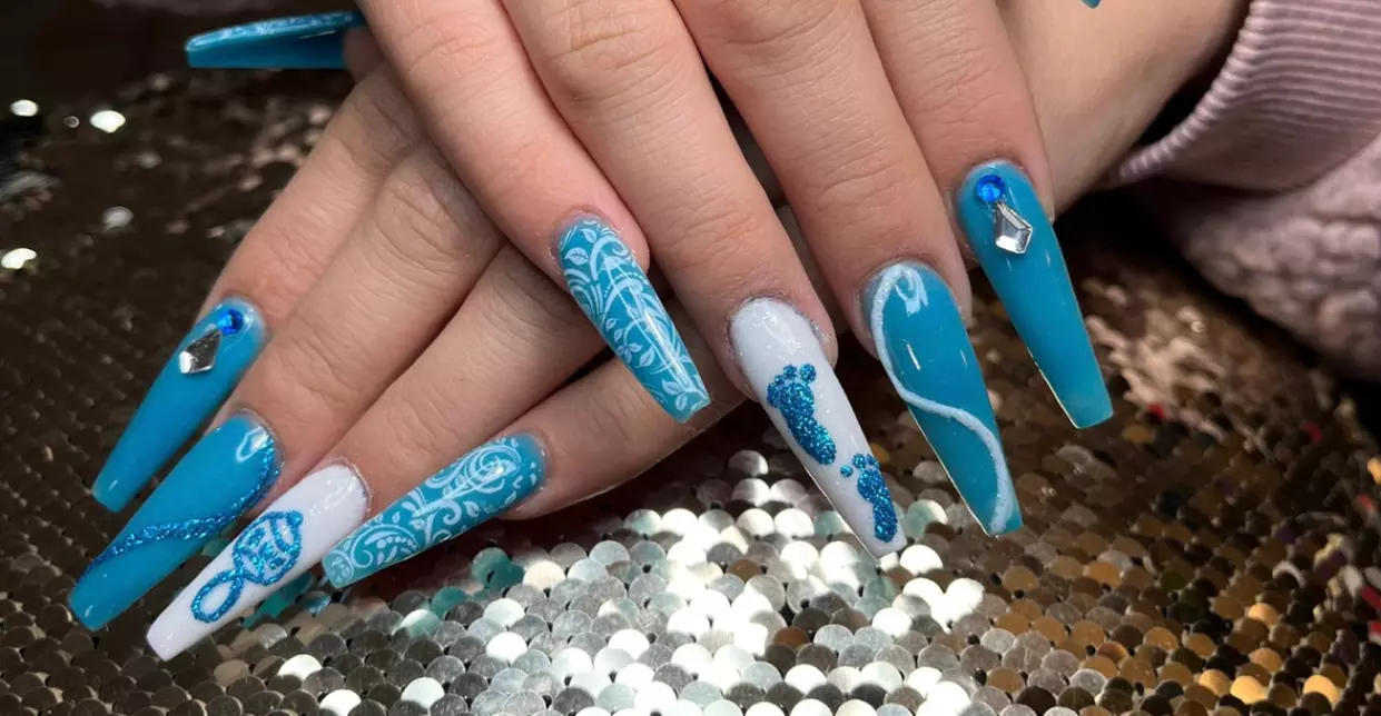 Up to 50% Off on Customizable Acrylic at Houz Spa Bar