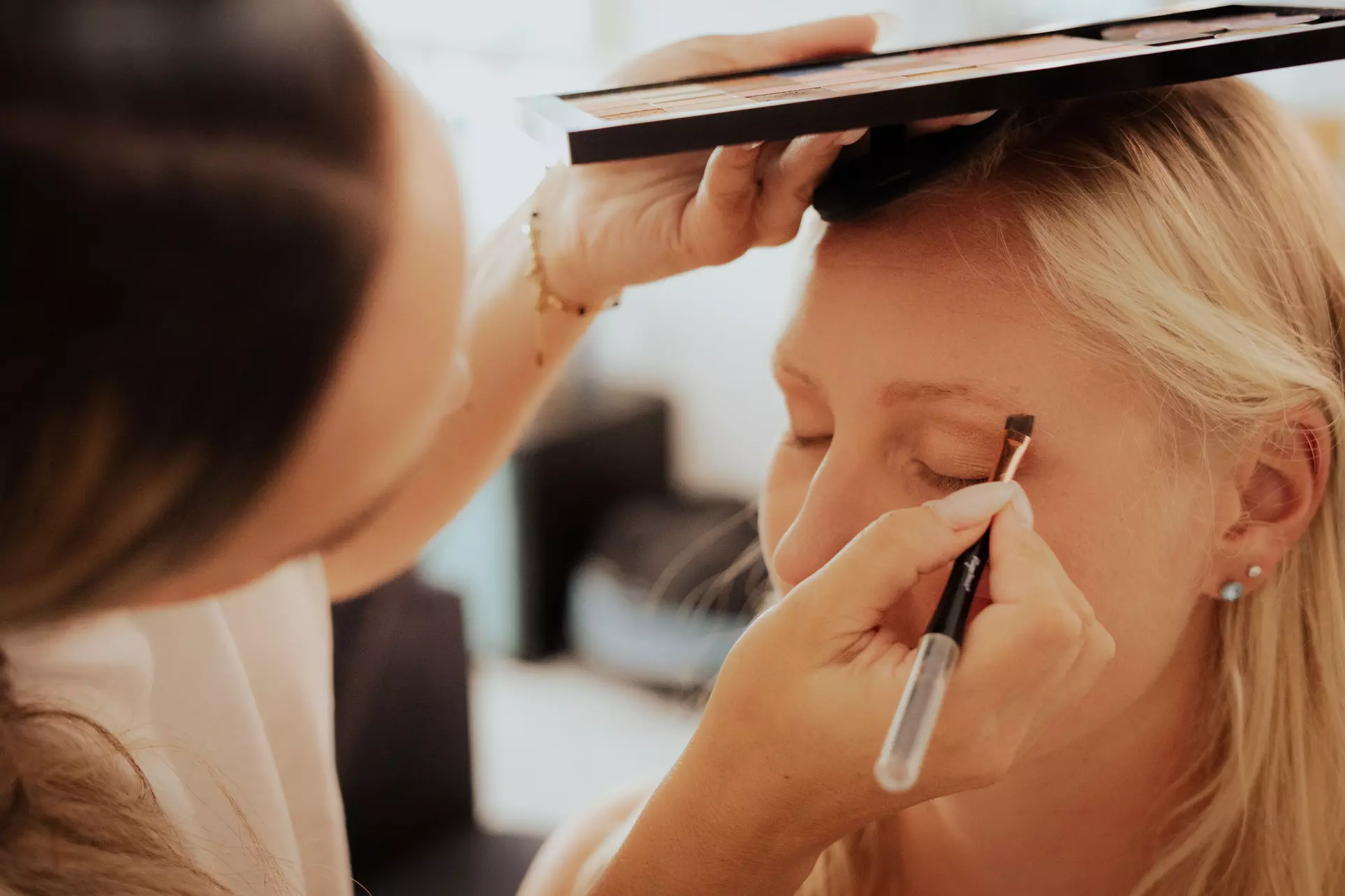 Schulung für Tages-Make-up inkl. Getränken bei Beauty.by.Susi (50% sparen) - Second Medium