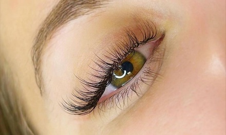 Extensiones de pestañas con volumen natural - Estetica y Micropigmentacion Luz de Luna