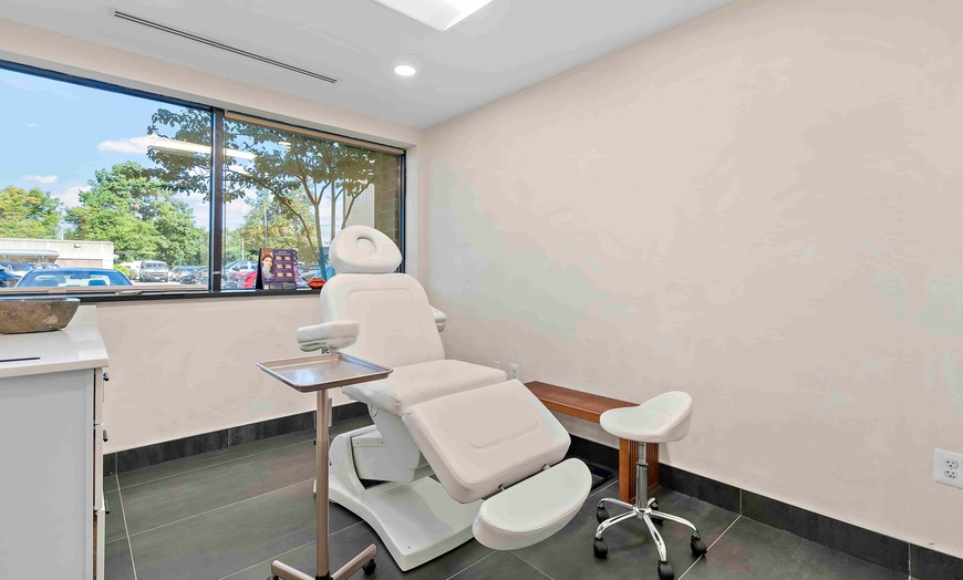 Image 3: Laser Hair Removal for M, L, XL Areas and Full Body plus HydraFacial