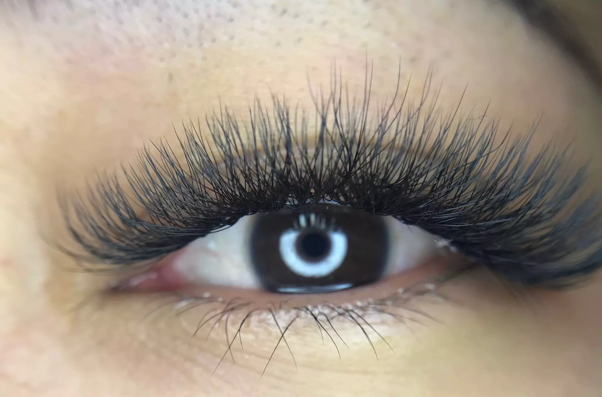 Transform with Russian Classic / Hybrid Full Set Eyelash Extensions
