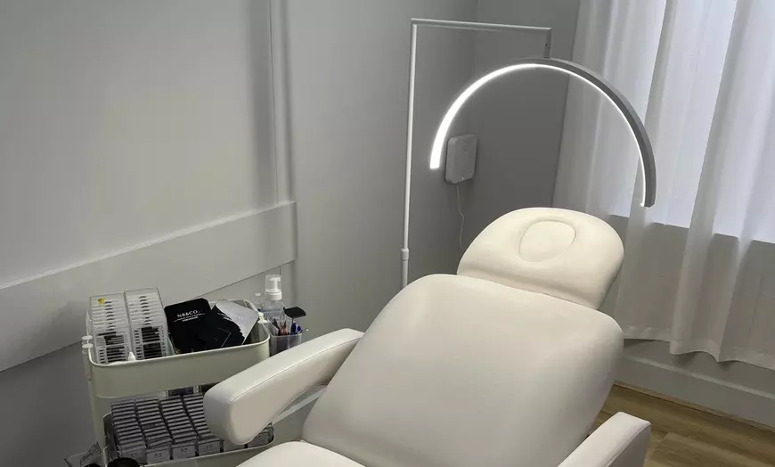 Image 6: Luxury Facial Experience: Hydro Perfusion, Glow Bulb, or Lift Serum
