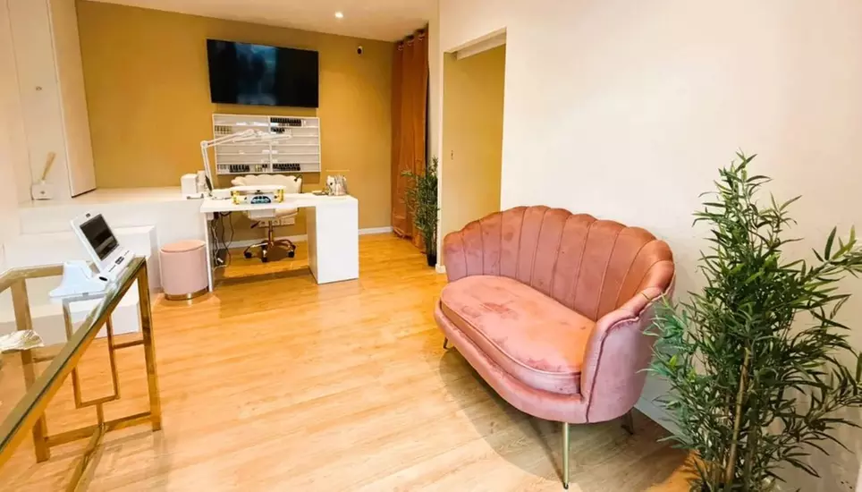 Microblading et soins des sourcils et des lèvres