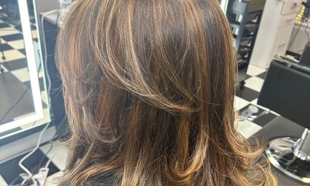 Haircut + Shampoo + Partial Highlight + Hidratacion (Base Color not included) / Up to 35 cm in length - Tropical salón
