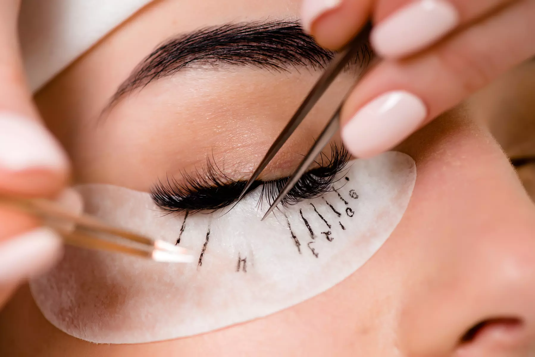 Up to 10% Off on Eyelash Extensions at Divinebrows Studio - Primary Image