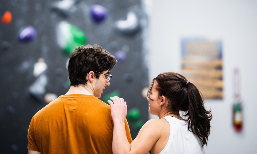 Image 6: Explore Bouldering with a Day Pass for Adults and Kids!