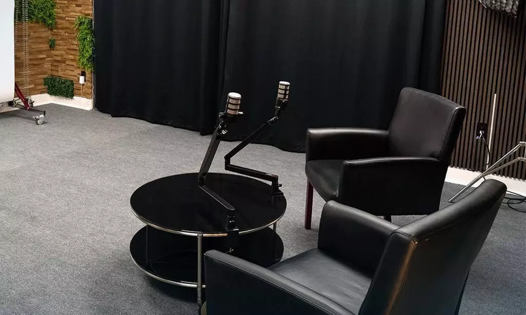 30, 60 or 90 Minute In-Studio Photography Session with Photo Package