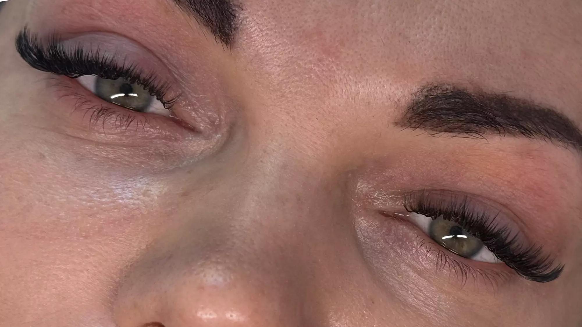 Light Volumen-Wimpernverlängerung für 1 Person