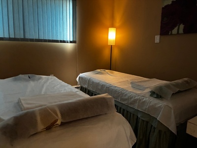 30-Minute Custom Foot Reflexology with Sea Salt Soak and Chinese Medicine Soak - HAPPY FEET