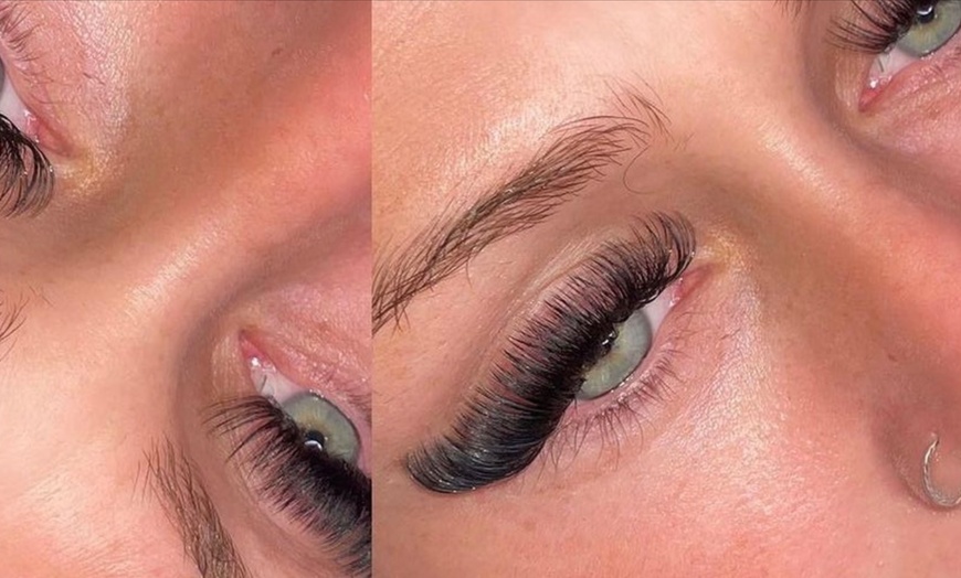 Image 2: Full Set of Classic, Hybrid, Volume or Mega Eyelash Extensions