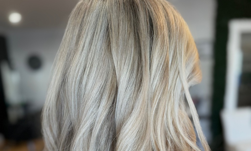 Image 3: Hand Tied Weft, Tape-In, I-tip or K-tip Hair Extension Installation
