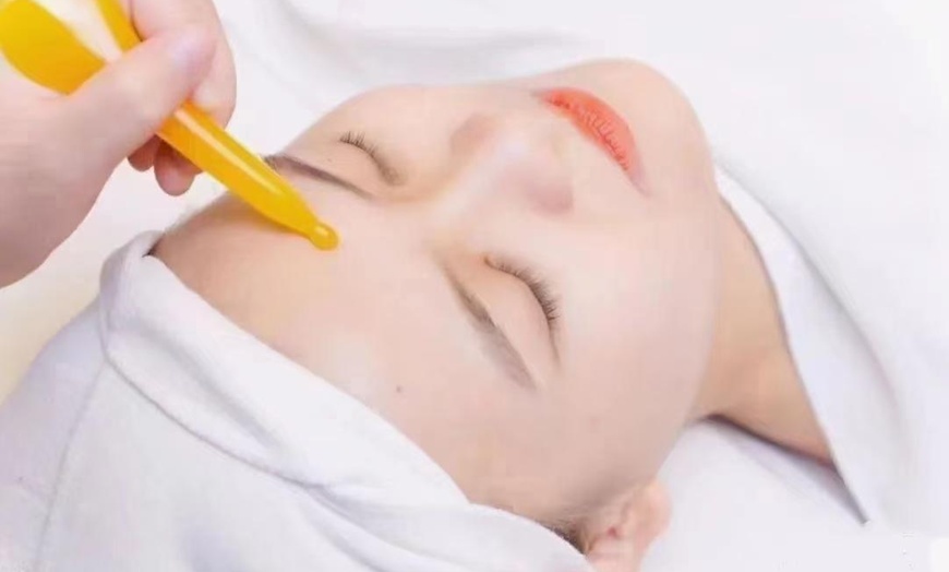 Image 2: One or Two 75-Minute TCM Meridian Anti-Aging Face Treatments