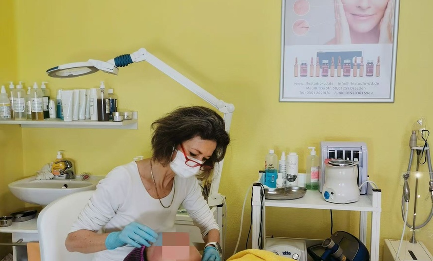 Image 6: Beratung / klassische Gesichtsbehandlung mit Zusatzleistung nach Wahl