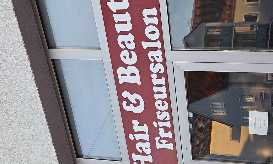 Image 4: Damen-Haarschnitt, optional mit Ansatzfarbe oder Komplettfärben