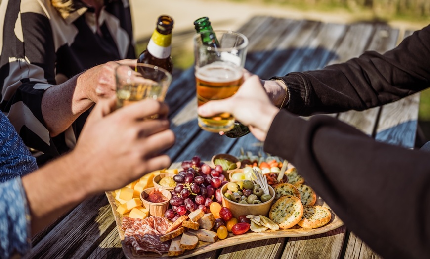 Image 4: Lachen, gieren, botsen en scoren: Bubbel Voetbal voor 4 - 12 personen