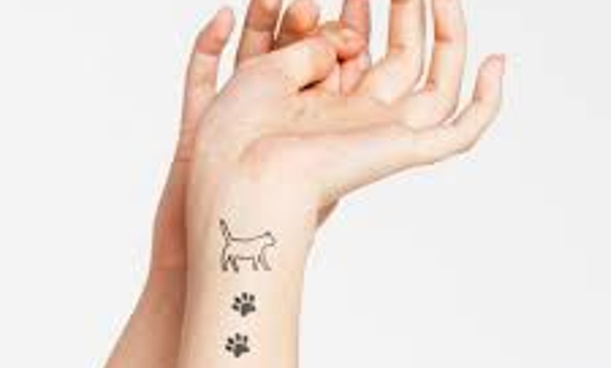 Image 6: Transform Your Look: Mini Tattoo – Single Small Design