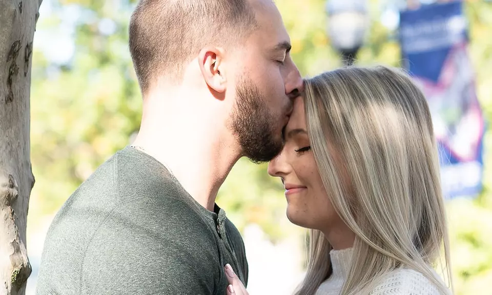 Enjoy a 45 or 60-min Engagement Session at Fellows Riverside Garden
