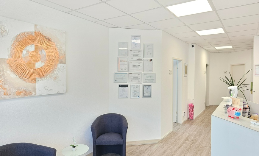 Image 3: Wertgutschein für Faltenglättung mit 10 / 20 Einheiten Botulinumtoxin
