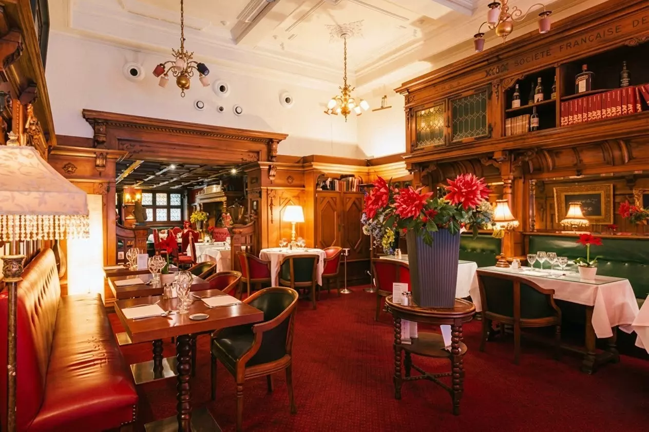 Menu découverte avec entrée, plat et dessert chez Le Cintra